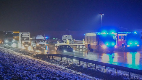 Schneeglatte Straßen in Heilbronn-Franken: Unfall auf der A6 bei Kirchardt