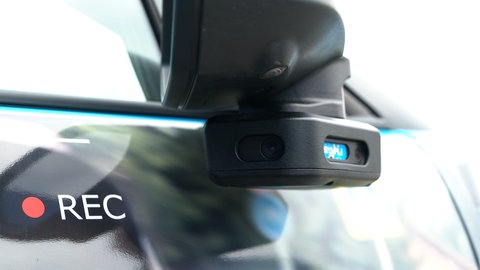 Acht Kameras sind insgesamt am Auto angebracht. Auch eine Fahrschule aus Öhringen nutzt das System für ihre Fahrschülerinnen und Fahrschüler.