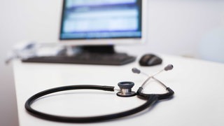 In einer Arztpraxis in Forchtenberg gab es einen mutmaßlichen Abrechnungsbetrug. Auch eine Wohnung wurde durchsucht. 