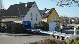 Ein betrunkener Lkw-Fahrer ist in Ilsfeld gegen eine Hauswand gefahren. 