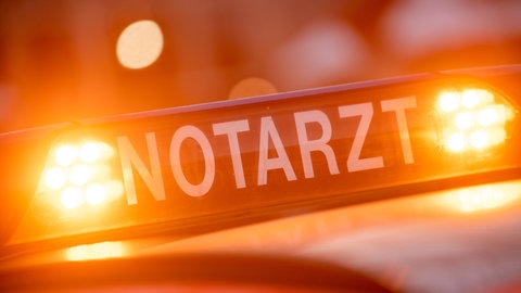 Ein Notarzt bei einem Rettungseinsatz.