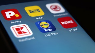 Fast alle Supermärkte setzten inzwischen auf eigene Apps und Bonusprogramme. Die werden von Kundinnen und Kunden fleißig genutzt.