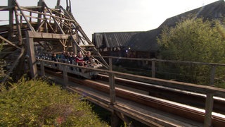 Sicherheit im Erlebnispark Tripsdrill: Die tägliche Kontrolle von Mammut und Karacho.