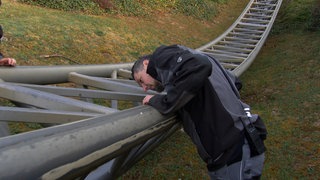 Sicherheit im Erlebnispark Tripsdrill: Die tägliche Kontrolle von Mammut und Karacho.