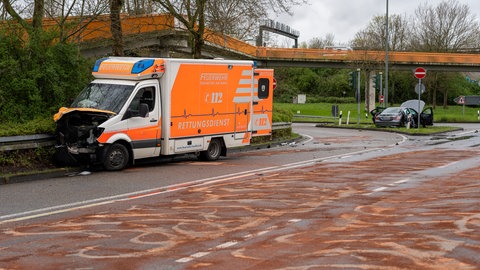 Bindemittel machen am Unfallort viele Spuren unbrauchbar. Das erschwert die Arbeit der Gutachter.