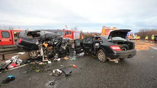 Ein tödlicher Unfall auf der Autobahn. (Archivbild 2022). Zur Klärung braucht es die Arbeit eines Gutachters.