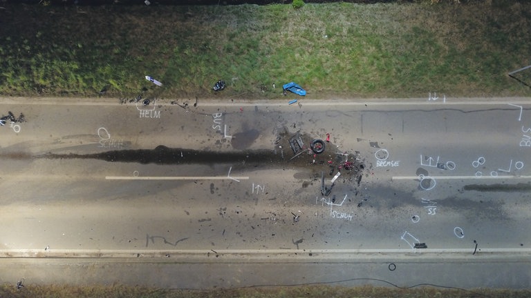 Die Markierungen sind aus der Luft gut zu erkennen und wichtig für die Arbeit des Gutachters.