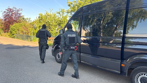 "Reichsbürger"-Razzia in Mainhardt-Bubenorbis: Nach dem Verbot des "Königreich Deutschland" durchsucht die Polizei ein Anwesen in Mainhardt