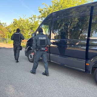 "Reichsbürger"-Razzia in Mainhardt-Bubenorbis: Nach dem Verbot des "Königreich Deutschland" durchsucht die Polizei ein Anwesen in Mainhardt