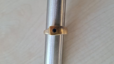 Sichergestellter Ring mit blauem Smaragd.