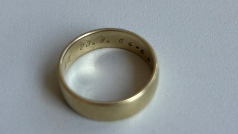 Sichergestellter Ring mit Gravur: Gertrud 23.8.64 + 6.8.65