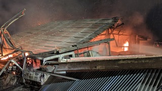 Nach einem Brand in der Innenstadt von Öhringen ist eine Scheune komplett eingestürzt. In der Nacht war das Feuer ausgebrochen. 