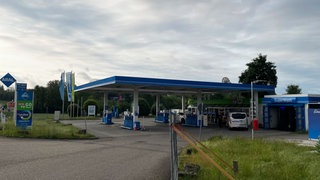 Die Tankstelle in Untergruppenbach. Hier hat der Helm-Räuber nun zum zweiten Mal zugeschlagen. Er könnte auch für den Überfall auf eine Tankstelle in Neckarsulm verantwortlich sein.
