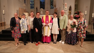 Bischof Klaus Krämer hat 8 Ehrenamtliche ernannt, die nun kirchliche Trauerfeiern halten dürfen.