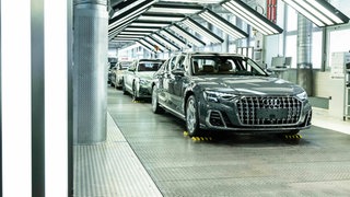 Der Autobauer Audi hat seine Strategie zu Verbrennungsmotoren geändert, erklärt CEO Gernot Döllner. 