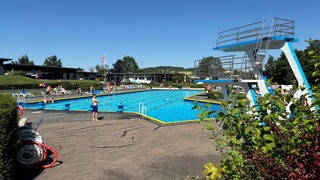 Einige Freibäder in der Region klage über aggresive Gäste. Unter anderem in Heilbronn, Satteldorf und Lauda (Bild). 