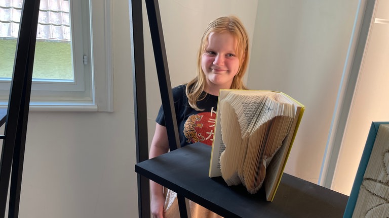 Emelie und Petro haben einen Schmetterling gemacht.