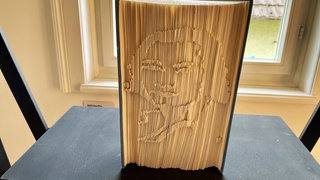 Die Buchkunst AG der Hölderin Werkrealschule in Lauffen stellt im Hölderlinhaus aus.
