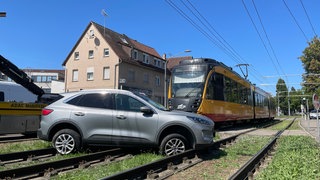 Bei einem Unfall zwischen einer Stadtbahn und einem Auto im Heilbronner Industriegebiet wurden mehrere Menschen verletzt.