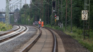 Bei Obersulm lief eine Mutter mit ihrem Sohn über die Gleise. Nun gab es ein Urteil. (Symbolbild)  