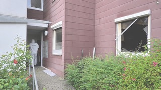 Bei einem Wohnungsbrand in Schwäbisch Hall haben Einsatzkräfte der Feuerwehr einen Toten gefunden. 