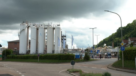 Solvay-Werk in Bad Wimpfen: Die Deutsche Umwelthilfe will jetzt die Einleitung von TFA in den Neckar stoppen.