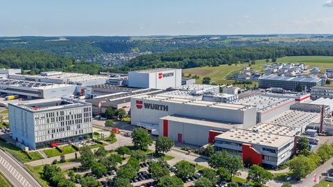 Die Würth-Gruppe in Künzelsau (Archivbild). Im Kreis Schwäbisch Hall will Würth jetzt eigene Windräder bauen.