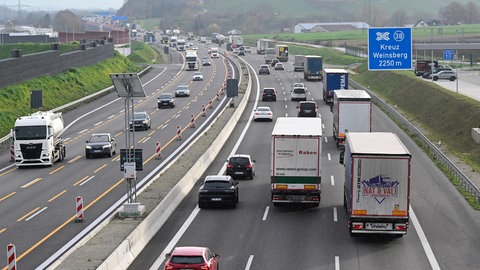 Die A6 am Weinsberger Kreuz (Symbolbild). In den kommenden Wochen sorgen Schwertransporte an der Jagsttalbrücke auf der A6 und Bauarbeiten am Weinsberger Kreuz für Sperrungen und Umleitungen.