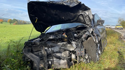 Bei einem Unfall bei Frankenhardt sind zwei Frauen nach einem Frontalzusammenstoß schwer verletzt worden. 