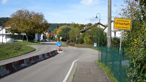 Das provisorische Ortsschild in Weinsberg-Gellmersbach. Vor einiger Zeit wurde das Original gestohlen. Bis das Ersatzschild kommt, dauert es noch.