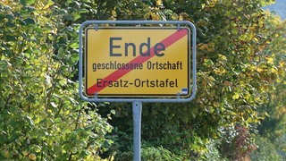 Das provisorische Ortsschild in Weinsberg-Gellmersbach. Vor einiger Zeit wurde das Original gestohlen. Bis das Ersatzschild kommt, dauert es noch.