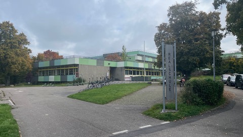 An der Realschule Öhringen sorgte eine an die Wand geschriebene Amokdrohung für Aufregung. Die Polizei gibt nun Entwarnung. 