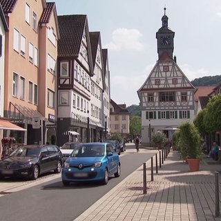 Die Innenstadt von Künzelsau. Nachdem in Künzelsau eine Frau entführt und misshandelt worden sein soll, suchte die Polizei Zeugen. 