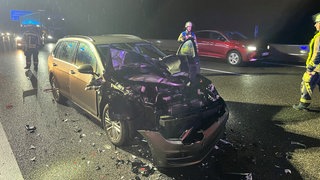 Auf der A6 bei Heilbronn hat es gleich mehrere Unfälle gegeben. Ein Fahrer flüchtete. 