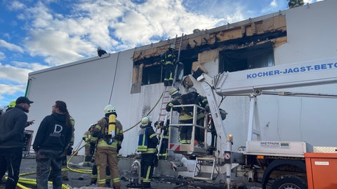 Die Feuerwehr musste am frühen Mittwochmorgen zu einem Brand im Solebad in Niedernhall ausrücken.