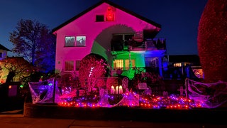 Helloween-Haus in Weinsberg: Eine Familie hat eine besondere Grusel-Attraktion geschaffen. 