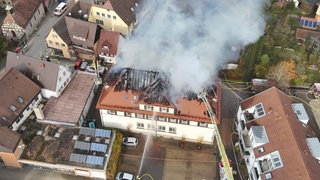 Brand in Mainhardt: Das Rathaus-Team hat zusammen mit der Feuerwehr das Gemeindearchiv aus der "Alten Schule" gerettet.