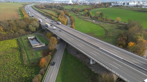 Die Brücke auf der Autobahn 6 bei bei Heilbronn-Biberach über den Böllinger Bach. Eine spontane Sperrung würde laut ADAC Millionen kosten.