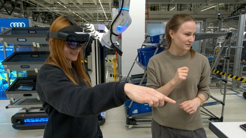 Mit den "Eye-Tracking-Brillen" sollte herausgefunden werden, wie der Körper bei welchen Aufgaben reagiert. So konnte man ermitteln, welche Aufgaben besonders viel Stress verursachen. Eine der Testpersonen war Nadine Rücker (links).