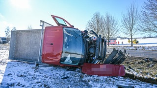 Eine Unfallstelle auf der Bundesstraße 290 zwischen Appensee und Jagstheim (Landkreis Schwäbisch Hall).