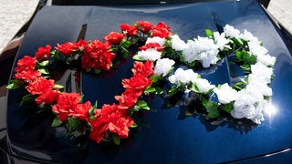 Ein Hochzeitskorso in der Nähe von Künzelsau ist eskaliert. Dabei hatte der Bräutigam keinen Führerschein.