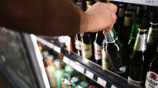 Während des "Dry January" werden beim Einzelhandel und in der Gastronomie deutlich mehr alkohlfreie Getränke verkauft.