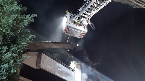 Nach einem Feuer in einem Wohnhaus in Nordheim ist das Haus unbewohnbar. Der Schaden beläuft sich laut Polizei auf rund 500.000 Euro. 