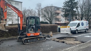 Nach einem Wasserrohrbruch ist in Heilbronn-Neckargartach eine Straße gesperrt worden.