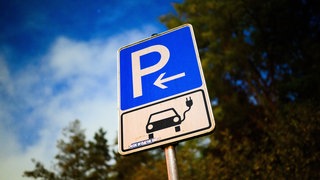 In Wertheim hatte eine Frau einen Millionenschaden beim Ausparken verursacht. Die Versicherung übernimmt wohl die Kosten.