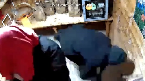 Bilder aus einer Überwachungskamera zeigen einen Einbruch bei einem Hofladen in Bad Wimpfen.