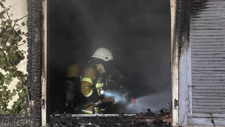 In Heilbronn brennt am 19. Februar 2026 ein leerstehendes Gebäude.