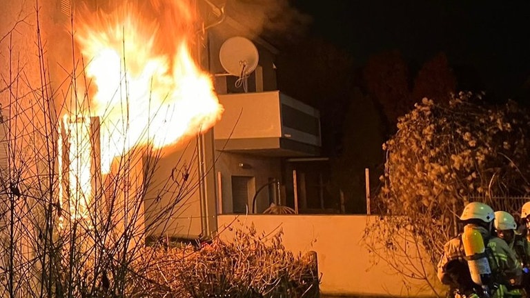 In Heilbronn brennt am 19. Februar 2026 ein leerstehendes Gebäude.