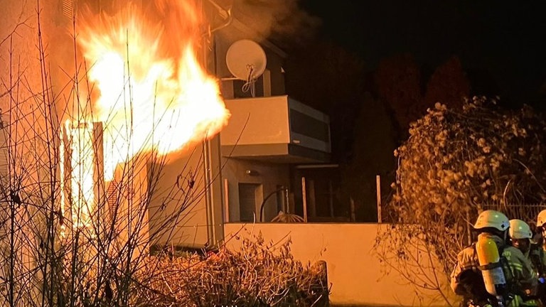 Wie es zu dem Feuer in Heilbronn kommen konnte, ist am Donnerstagmorgen noch unklar.