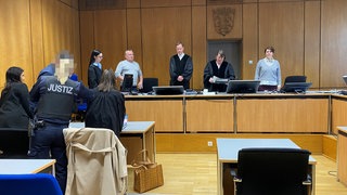 Das Landgericht Heilbronn hat einen Mann zu drei einhalb Jahren Haft verurteilt, weil er als Stellvertreter Theorieprüfungen für andere abgelegt und dafür Provisionen kassiert haben soll.